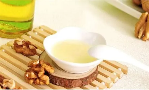 小孩吃核桃油好吗？宝宝吃核桃油的好处与坏处
